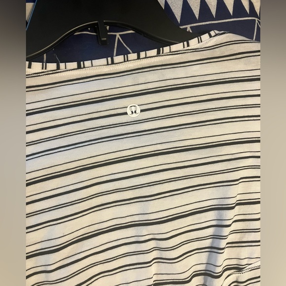 Lululemon “Back in Action” long sleeve black & white - Picture 6 of 12